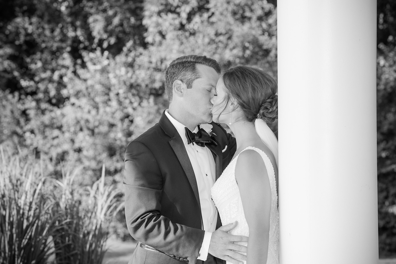 lake county wedding reception photos kiss